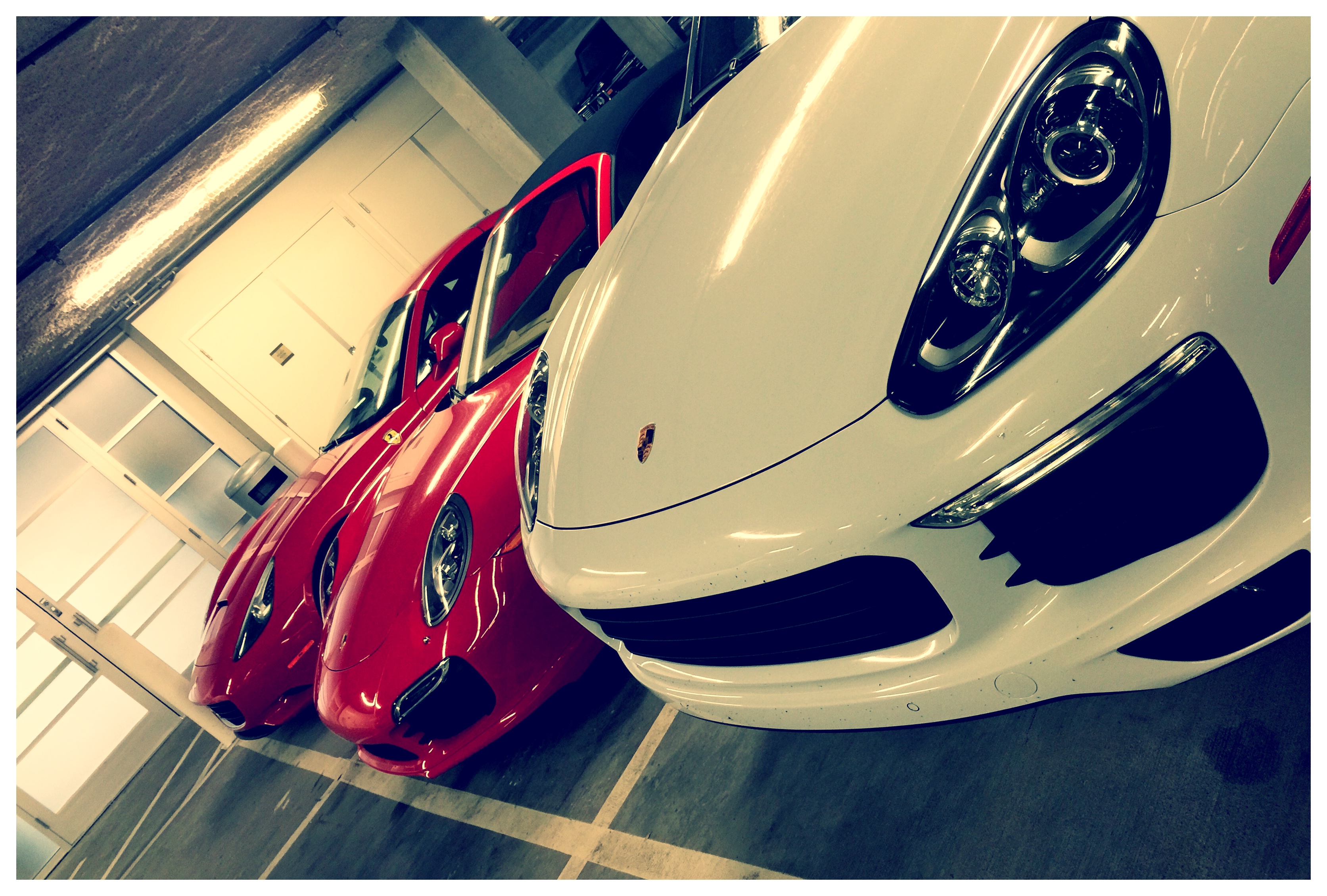 我が家の隣の車たち